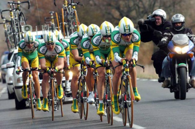 Team Phonak. Photo copyright Fotoreporter Sirotti.