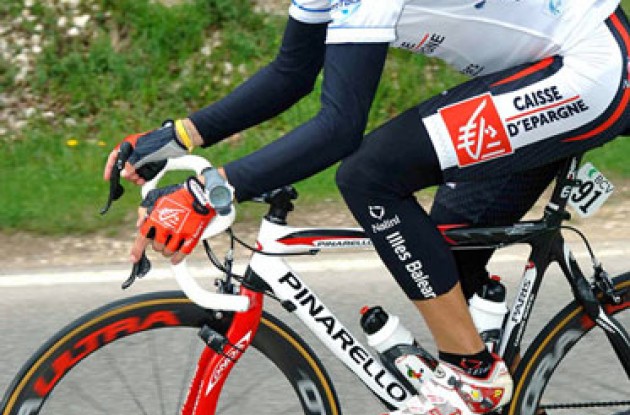 Valverde wearing the ProTour leader jersey. Photo copyright Fotoreporter Sirotti.