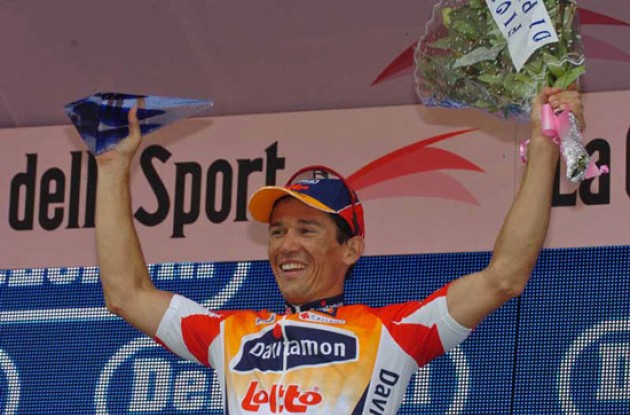 A very happy McEwen on the podium. Photo copyright Fotoreporter Sirotti.