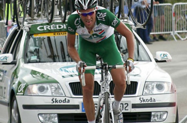 Moreau struggles. Photo copyright Roadcycling.com/<A HREF="http://www.benrossphotography.com" TARGET="_BLANK">Ben Ross Photography</A>.