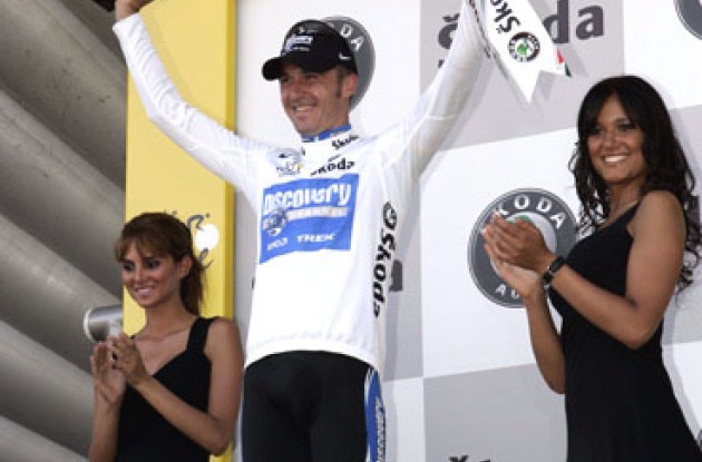 Yaroslav Popovych and the two most beautiful podium girls. Photo copyright Roadcycling.com/<A HREF="http://www.benrossphotography.com" TARGET="_BLANK">Ben Ross Photography</A>.