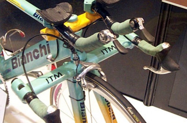 Close-up of the jet fighter handlebars. Photo copyright Roadcycling.com.
