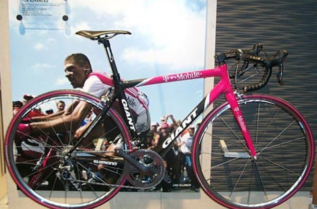 Giant TCR Advanced. Photo copyright Roadcycling.com.
