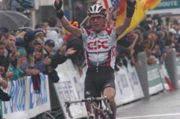 Tyler Hamilton takes the win in the 2003 edition of Liege-Bastogne-Liege.