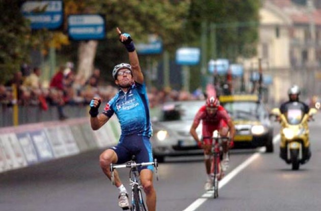 Marcos Serrano takes the win ahead of Eddy Mazzoleni. Photo copyright Fotoreporter Sirotti.