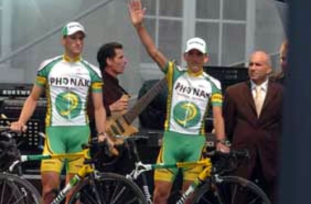 Tyler Hamilton (right). Will he win this year's Tour de France? Stay tuned to Roadcycling.com to find out!