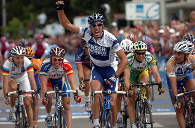 Flecha takes the win ahead of Bettini and Pineau. Photo copyright Fotoreporter Sirotti.