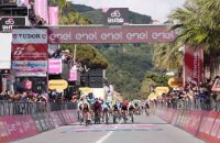 Jonathan Milan sprints to victory in stage 4 of Giro d'Italia
