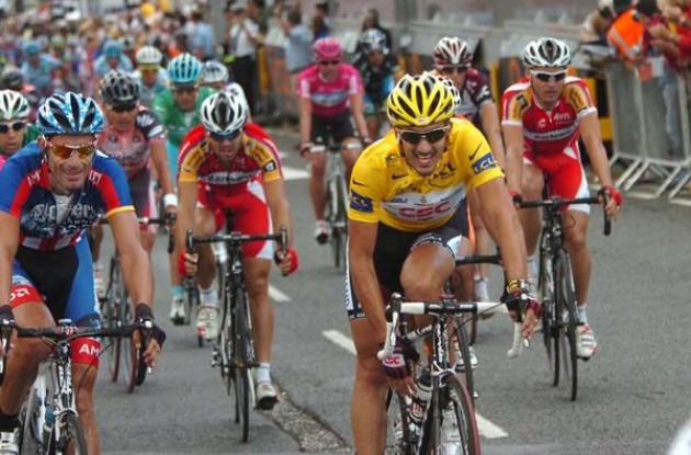 Fabian Cancellara in yellow.