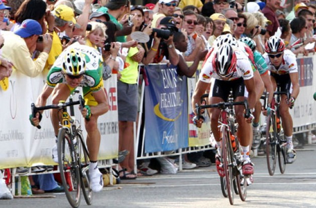 Phonak's Robert Hunter takes the win ahead of Brooks. Photo copyright Ben Ross/Roadcycling.com.