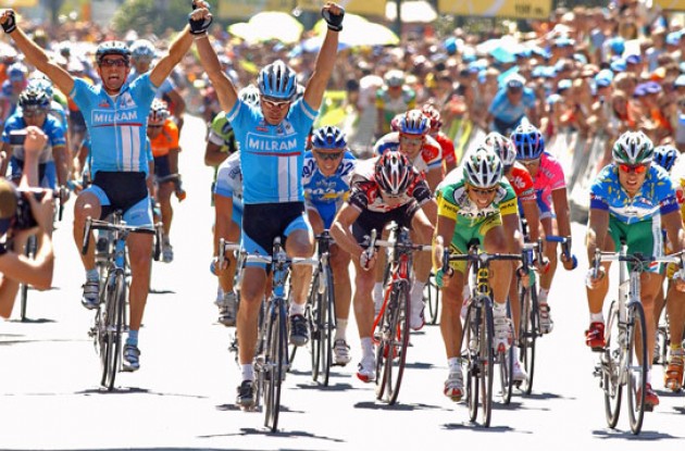 Erik Zabel (Team Milram) takes the stage win in Madrid. Photo copyright Roadcycling.com.