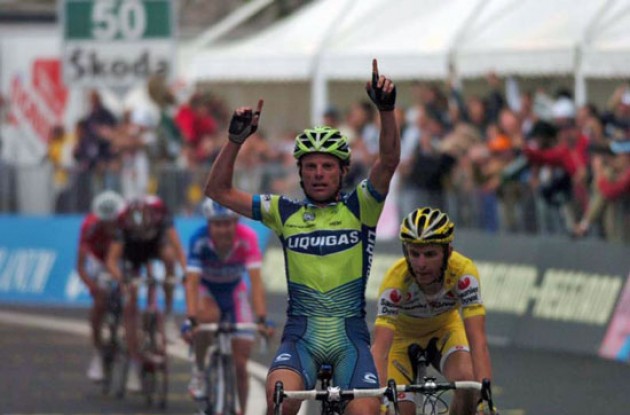 Danilo Di Luca (Liquigas) takes the stage win ahead of Ricco.