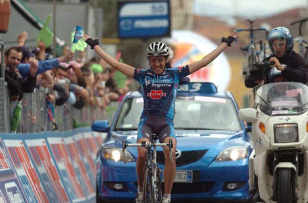 Koldo Gil Perez takes the stage win ahead of the overall race favorites. Photo copyright Fotoreporter Sirotti.
