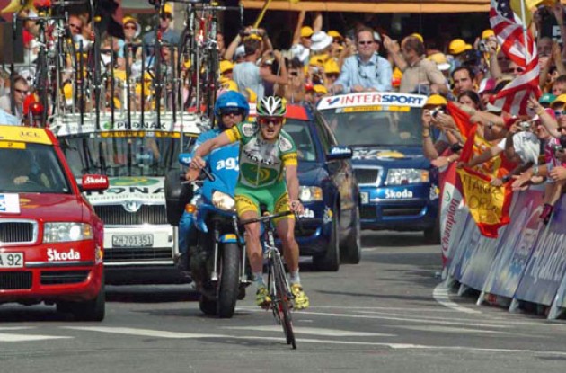Floyd Landis takes his first Tour de France stage win. Photo copyright Fotoreporter Sirotti.