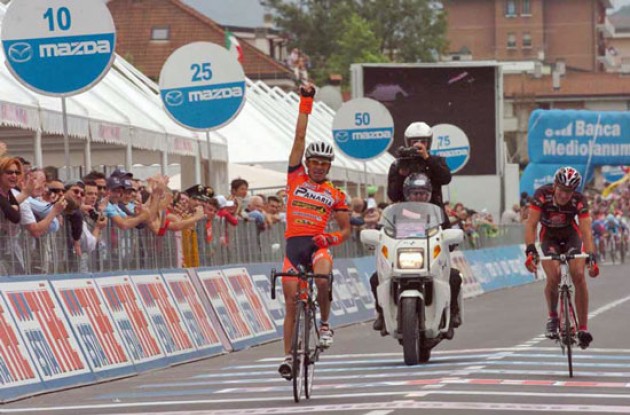 Laverde Jimenez takes the stage win. Photo copyright Fotoreporter Sirotti.