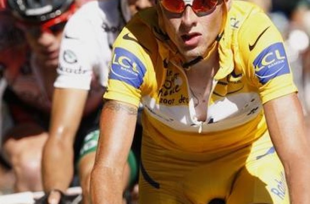 Rasmussen leads Contador up Col d'Aubisque. Photo copyright <A HREF="http://www.photoshelter.com/usr-show?U_ID=U0000yEwV90OAoAE" TARGET="_BLANK">www.BenRossPhotography.com</A>.