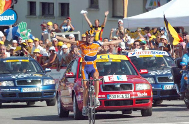 Michael Rasmussen (Rabobank) takes the stage win. Photo copyright Fotoreporter Sirotti.