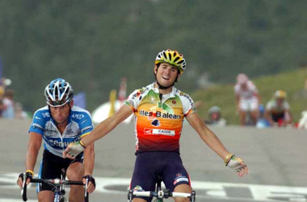 Valverde takes the win ahead of Armstrong. Photo copyright Fotoreporter Sirotti.