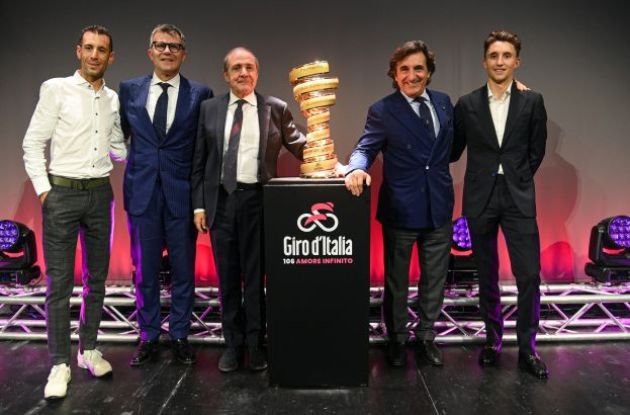 2023 Giro d'Italia trophy