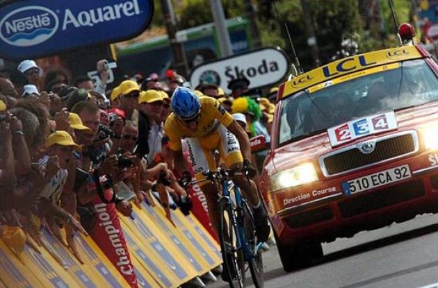 Alberto Contador (Team Discovery Channel) fighting hard to keep his overall lead. A brave effort by Contador today!