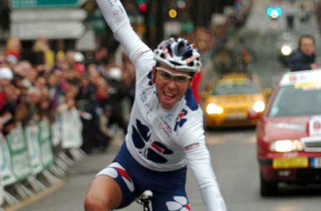 Yeah! Gilbert is happy about his win. Photo copyright Fotoreporter Sirotti.