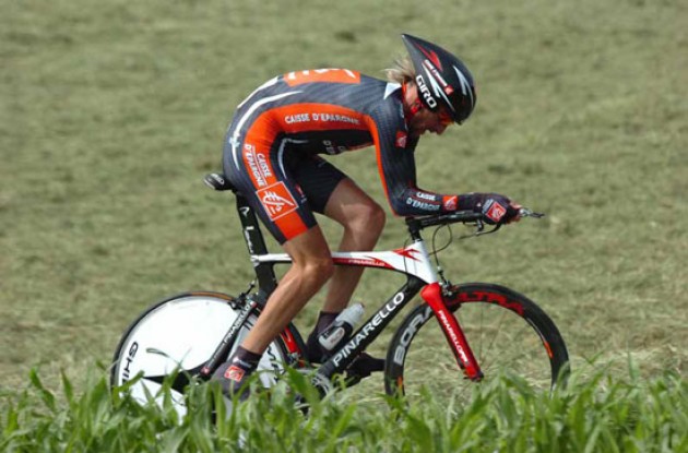 Vladimir Karpets on his way to overall victory and a certain spot in the Caisse d'Epargne 2007 Tour de France team.