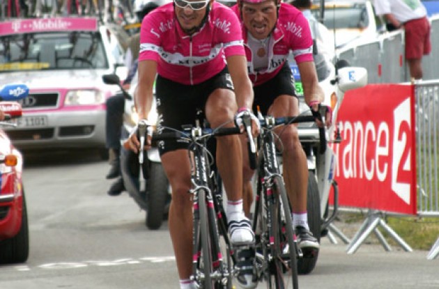 Andreas Klöden and Jan Ullrich at last year's Tour de France. Who'll pull Ulle up the French mountains in 2006? Stay tuned to Roadcycling.com to find out! Photo copyright Roadcycling.com/Ben Ross Photography.