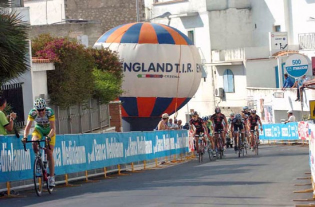 Merckx gets chased on the final climb. Photo copyright Fotoreporter Sirotti.