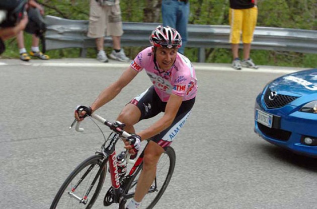 Ivan Basso on his way to victory. Photo copyright Fotoreporter Sirotti.