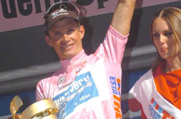 Paolo Savoldelli won the 2005 Giro d'Italia. Photo copyright Fotoreporter Sirotti.