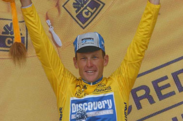 Lance Armstrong is back in yellow. Photo copyright Fotoreporter Sirotti.