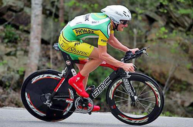 Floyd Landis (Phonak - iShares) on his way to victory. Photo copyright Roadcycling.com.