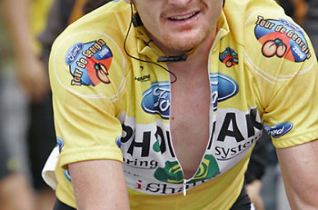 Floyd Landis (Phonak Hearing Systems - iShares). Photo copyright Ben Ross/Roadcycling.com/<A HREF="http://www.benrossphotography.com" TARGET=_BLANK>www.benrossphotography.com</A>.