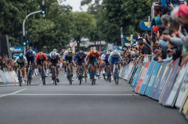 Phil Bauhaus sprints to victory in stage 1 at Tour Down Under 2023