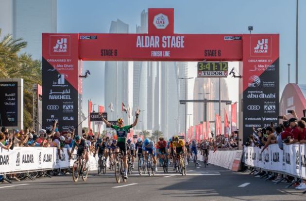 Tim Merlier wins the sprint across the finish line in the 2023 UAE Tour