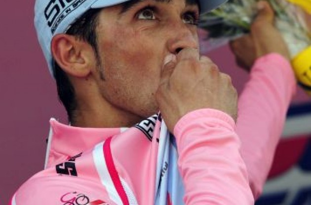 Alberto Contador in the maglia rosa on the podium at the top of Mount Etna. Photo Fotoreporter Sirotti.