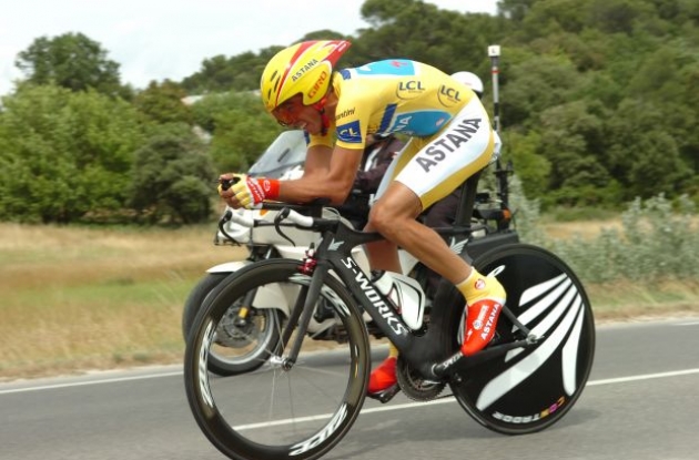 Alberto Contador is powerful and efficient in time trials. Photo copyright Fotoreporter Sirotti.