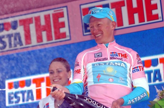 Vinokourov now leads the Giro d'Italia 2010. Photo copyright Fotoreporter Sirotti.