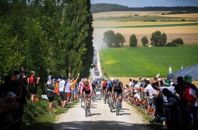 Ben Healy on a gravel section during stage 9 of Tour de France 2024