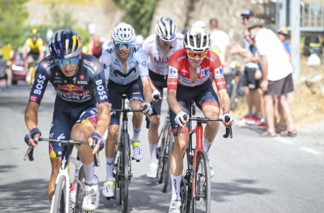 Ben O'Connor in favorites group during stage 9 of Vuelta a Espana