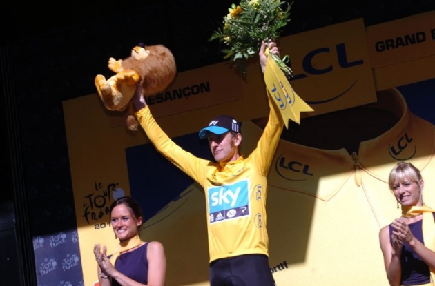 Great Britain's Tour de France leader Bradley Wiggins on the podium in Besancon, France. Photo Fotoreporter Sirotti.