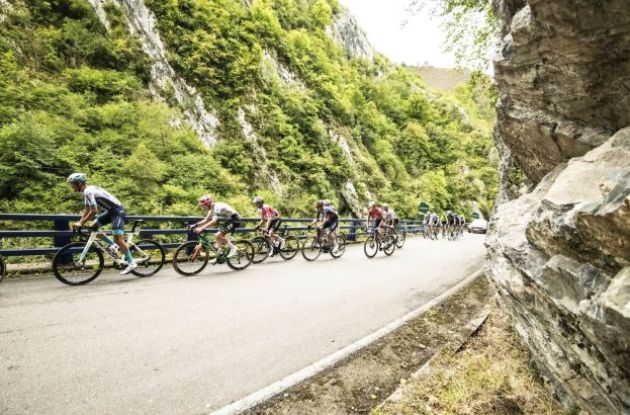 Cyclists in Lagos de Covadonga