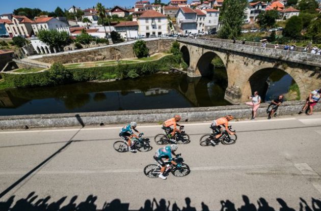 Four riders in the breakaway group for Team Euskaltel-Euskadi and Team Kern Pharma