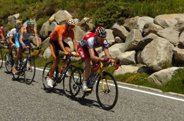 Evans attacks trying to gain time on his GC competitors. Photo copyright Fotoreporter Sirotti.