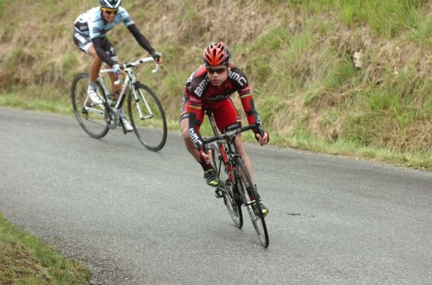 Team BMC Racing's Cadel Evans grinds seconds off Thomas Voeckler's Tour de France lead. Photo Fotoreporter Sirotti.