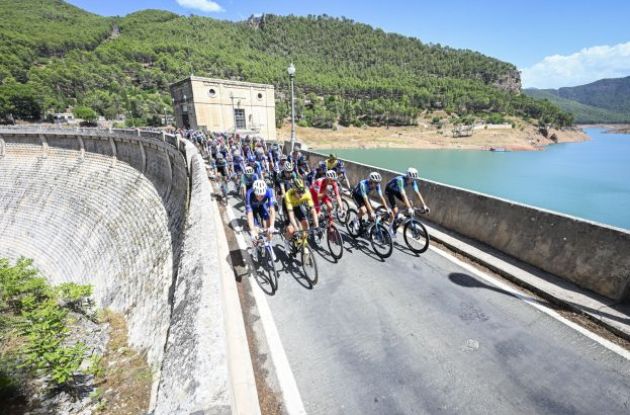 La Vuelta peloton crossing dam