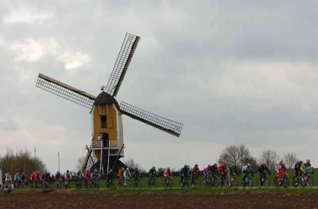 The Amstel Gold Race peloton pass a classic Dutch windmill. Photo Fotoreporter Sirotti.