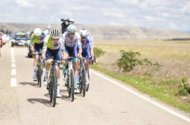 Cyclists in breakaway