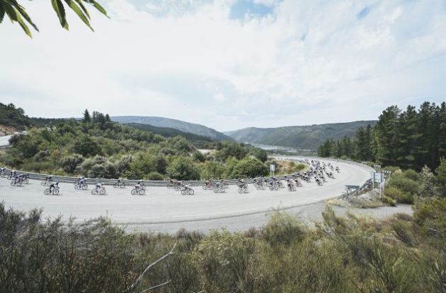 Cyclists descending during stage 14 of Vuelta a Espana