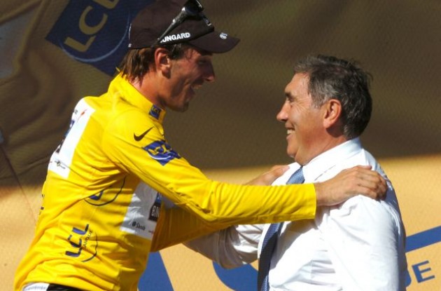Fabian Cancellara is congratulated by Eddy Merckx. Photo copyright Fotoreporter Sirotti.